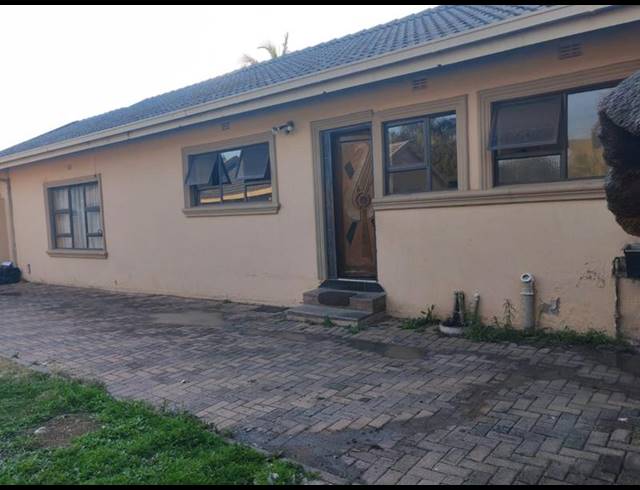 4 BEDROOM HOUSE FOR SALE IN FAUNA PARK